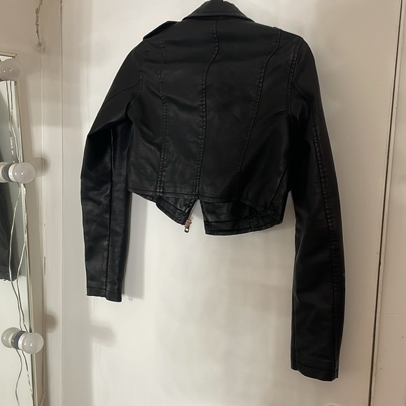 UWOT PrettyLittleThing Cropped Leather Jacket - Picture 6 of 6